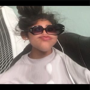 Meet your Posher, Camila